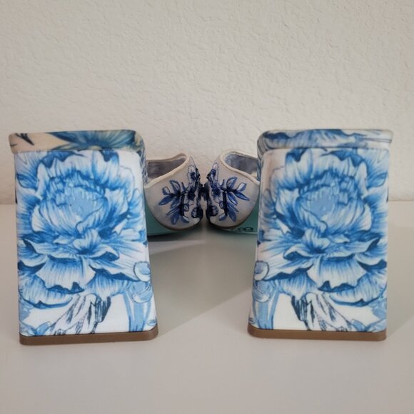 Betsy Johnson BLUE/ WHITE Size 8.5 Floral Sweet Vintage Block Heel Embroider - Picture 3 of 8